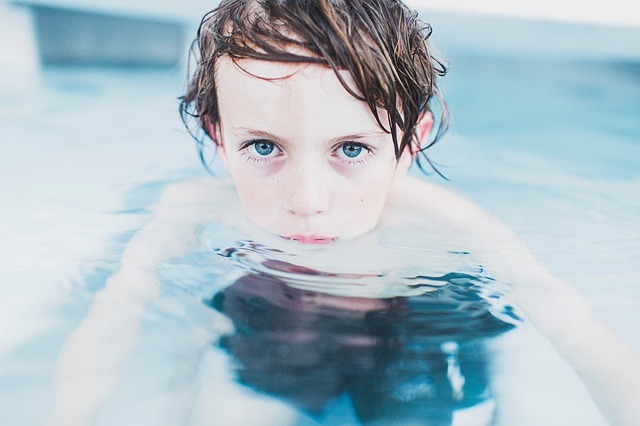 child 1850153 640