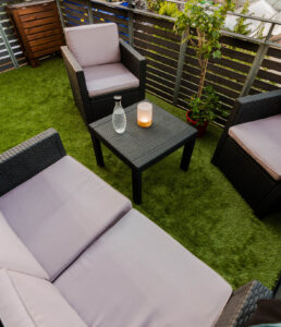 4 ok, hogy miért telepíts műfüvet a teraszra